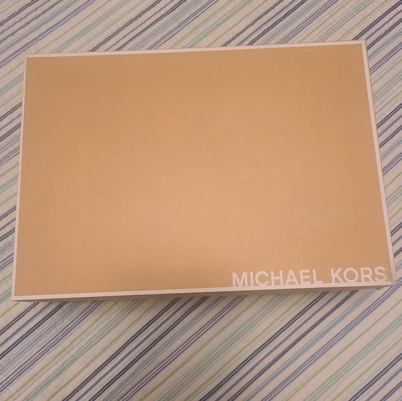 MK Metallic Leather Heal - Picture 8 of 8